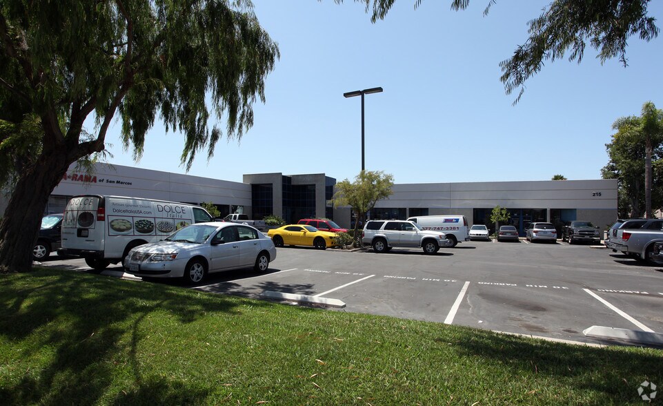 215 S Pacific St, San Marcos, CA à louer - Photo principale – Image 1 sur 6
