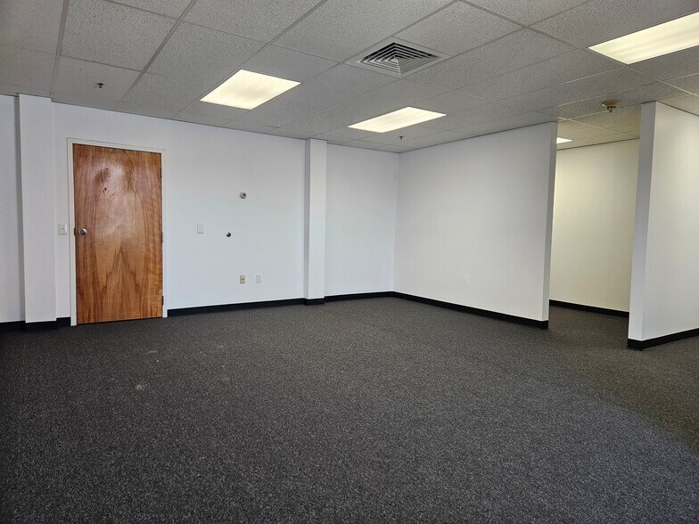 484 Main St, Middletown, CT à louer - Photo de l’immeuble – Image 2 sur 9