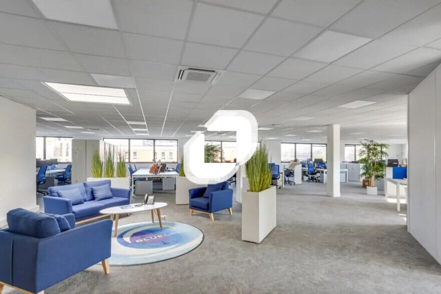 Bureau dans Champs-sur-Marne à louer - Photo de l’immeuble – Image 2 sur 14