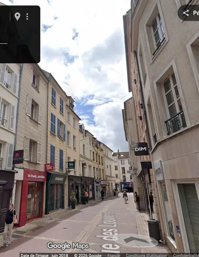 Local commercial dans Saint-Germain-en-Laye à louer Photo principale– Image 1 sur 7