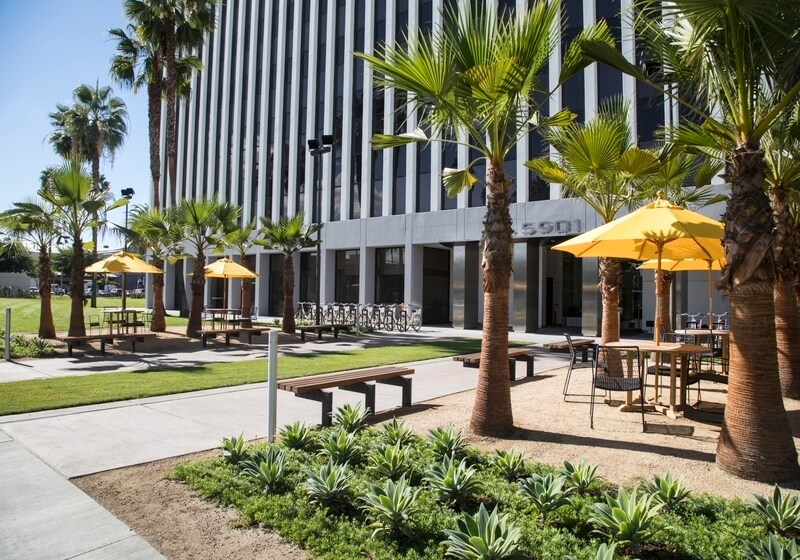 5901 W Century Blvd, Los Angeles, CA à louer - Photo de l’immeuble – Image 3 sur 5