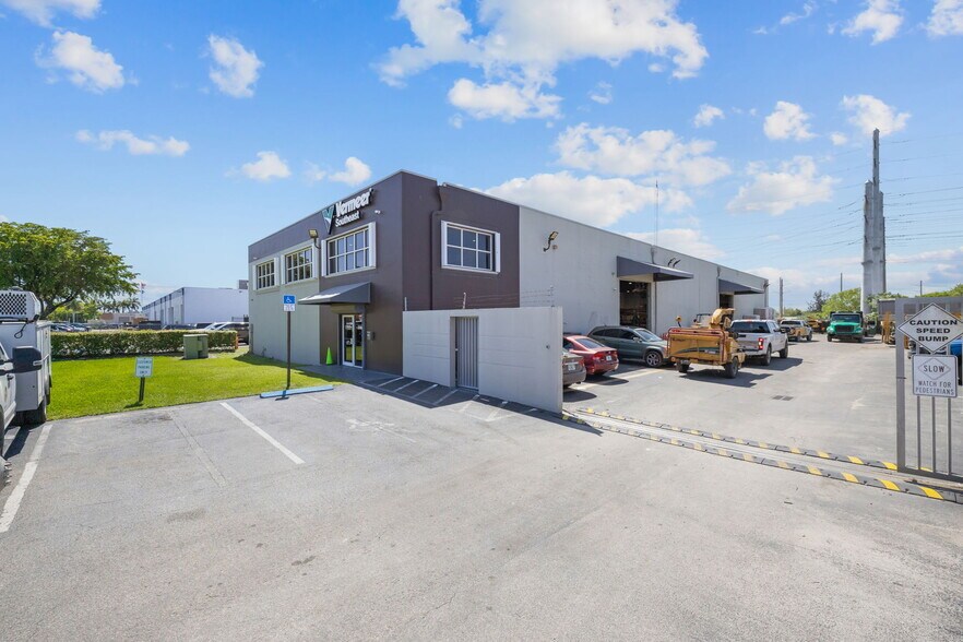 7970 NW 64th St, Miami, FL à louer - Photo intérieure – Image 3 sur 13