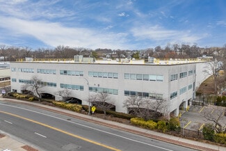 Plus de détails pour 10 Midland Ave, Port Chester, NY - Local d'activités à louer