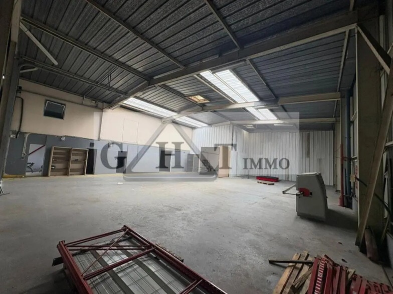 Industriel/Logistique dans Dammarie-les-Lys à louer - Photo de l’immeuble – Image 2 sur 3