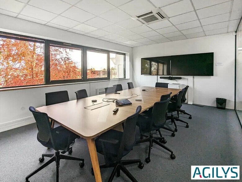 Bureau dans Villebon-sur-Yvette à louer - Photo de l’immeuble – Image 3 sur 11
