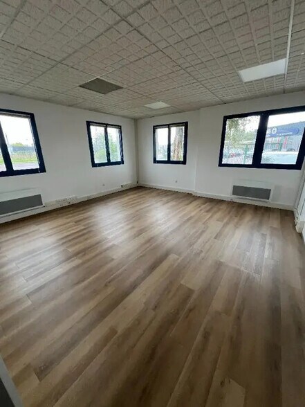 Bureau dans Chalon-sur-Saône à louer - Photo de l’immeuble – Image 2 sur 7