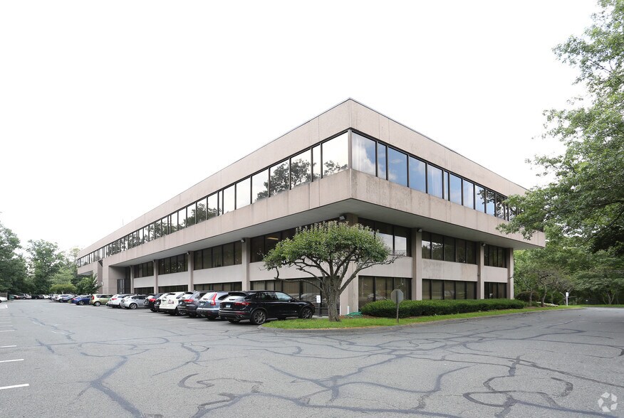 231 Farmington Ave, Farmington, CT à louer - Photo de l’immeuble – Image 1 sur 8