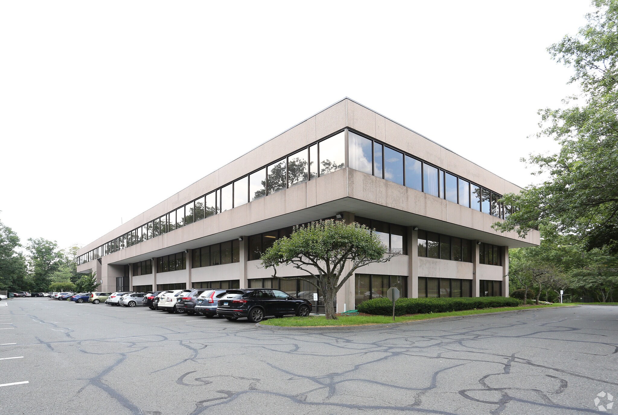 231 Farmington Ave, Farmington, CT à louer Photo de l’immeuble– Image 1 sur 9
