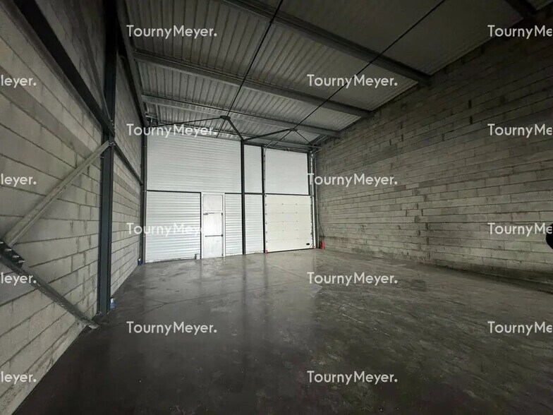 Local d’activités dans La Mézière à louer - Photo de l’immeuble – Image 3 sur 4