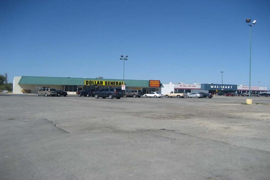 2214 N First St, Carrizo Springs, TX à louer - Photo de l’immeuble – Image 1 sur 3