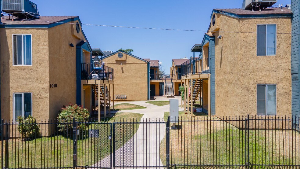 1010 Beale Ave, Bakersfield, CA à vendre - Photo de l’immeuble – Image 3 sur 8