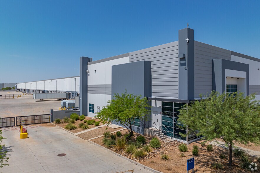 7775 W Buckeye Rd, Phoenix, AZ à louer - Photo de l’immeuble – Image 2 sur 5