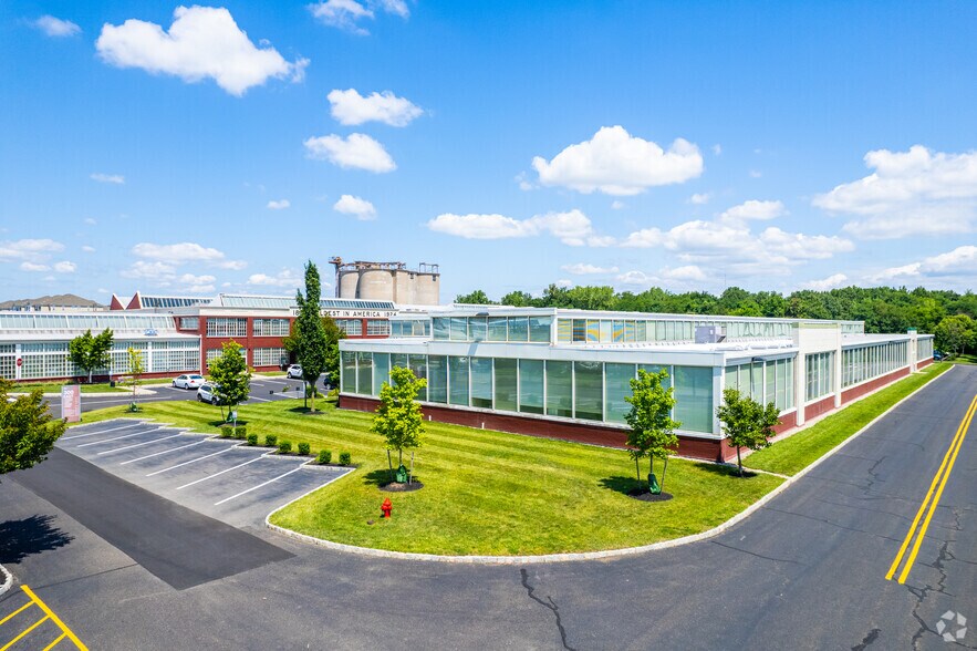 300 American Metro Blvd, Hamilton, NJ à louer - Photo de l’immeuble – Image 3 sur 8