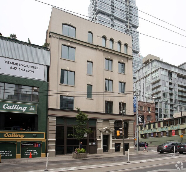24 Duncan St, Toronto, ON à louer - Photo de l’immeuble – Image 2 sur 2
