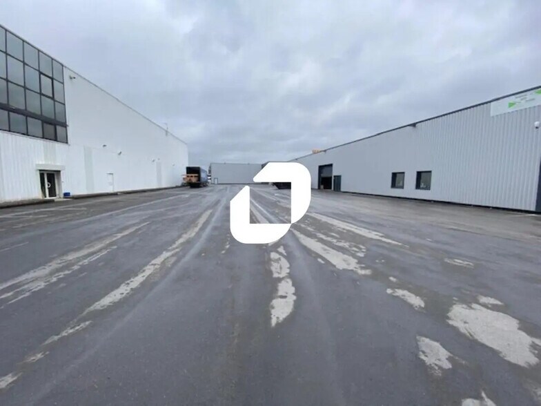 Bureau dans Libercourt à louer - Photo de l’immeuble – Image 2 sur 15