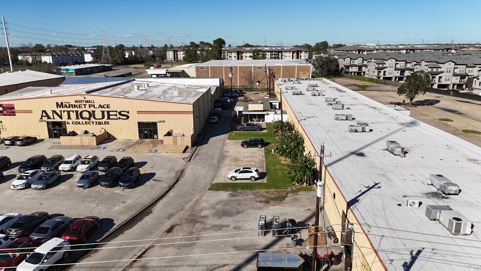 10932 Katy Fwy, Houston, TX à louer - Photo de l’immeuble – Image 3 sur 14