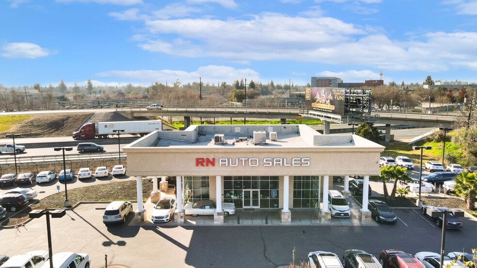7900 E Stockton Blvd, Sacramento, CA à vendre - Photo principale – Image 1 sur 28