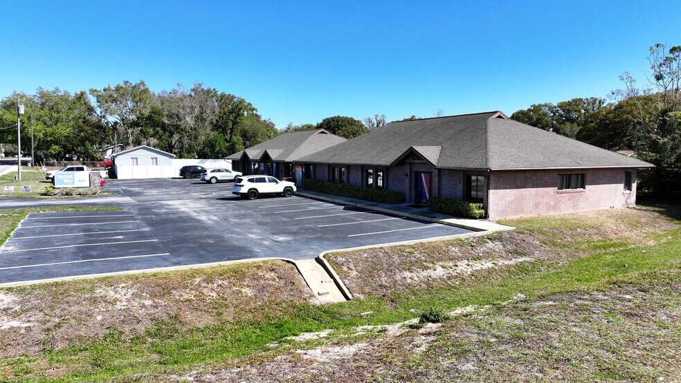 32634 Blossom Ln, Leesburg, FL à vendre - Photo de l’immeuble – Image 2 sur 45