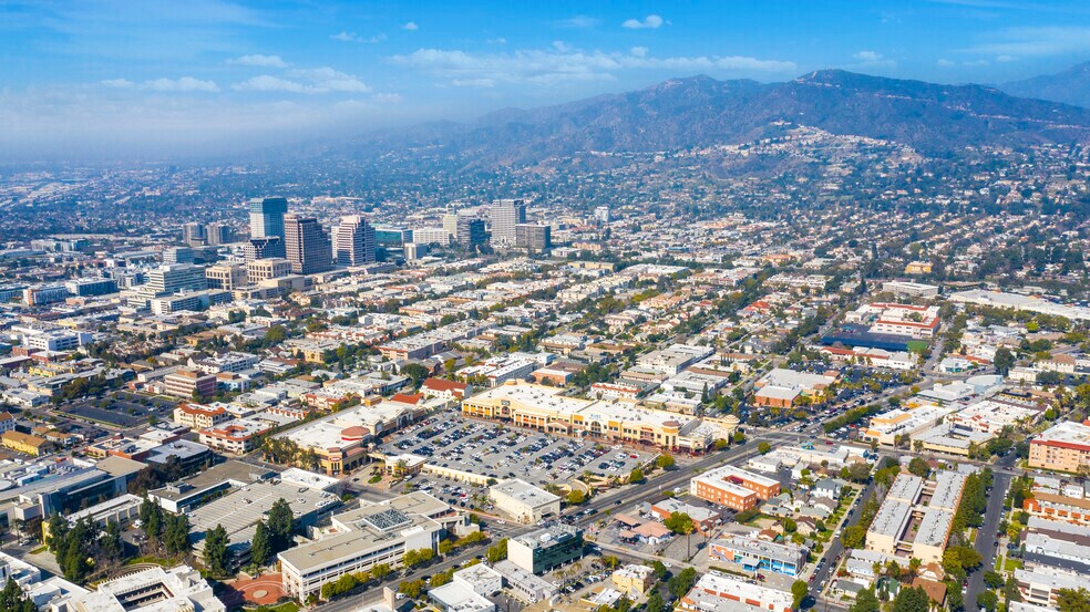 249 N Glendale Ave, Glendale, CA à louer - Photo de l’immeuble – Image 3 sur 7