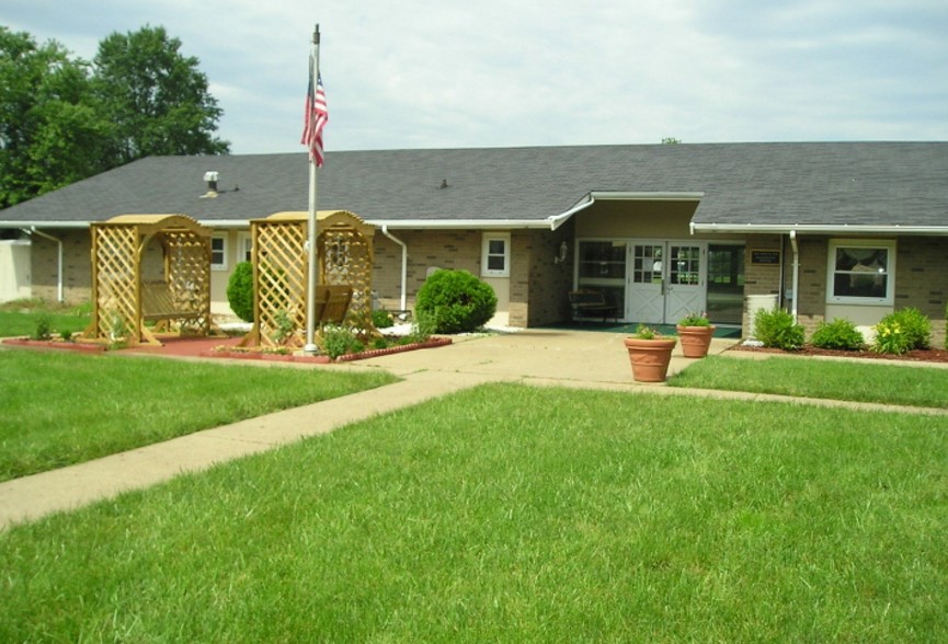 1450 Luther Sq, Evansville, IN à vendre - Photo principale – Image 1 sur 38
