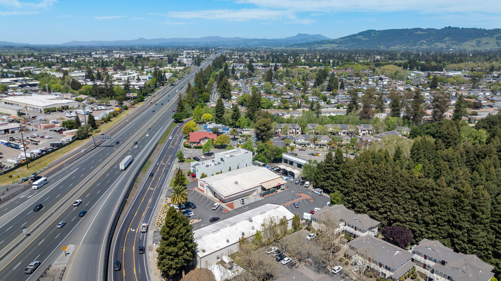 Cotati Oaks Plaza portefeuille de 2 biens à vendre sur LoopNet.fr - Photo de l’immeuble – Image 3 sur 8