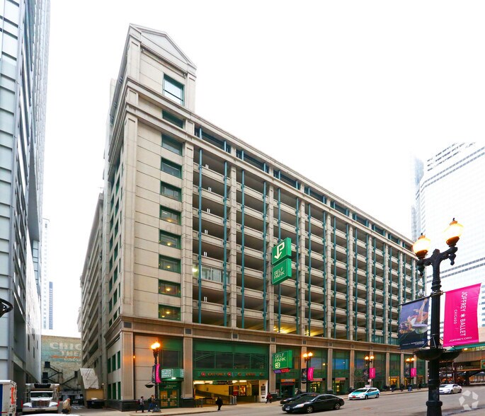 20-32 E Randolph St, Chicago, IL à louer - Photo principale – Image 1 sur 11