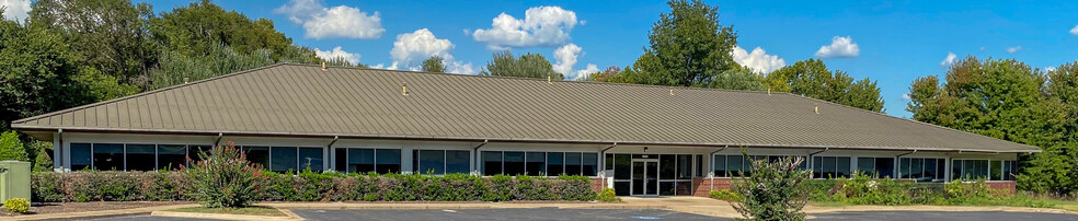 1202 NE McClain Rd, Bentonville, AR à louer - Photo de l’immeuble – Image 1 sur 2