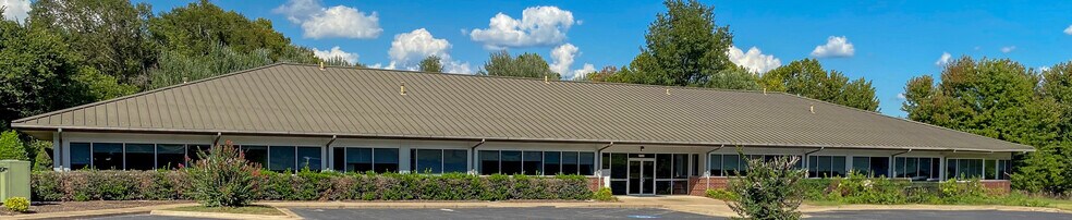 1202 NE mcclain Rd, Bentonville, AR à louer - Photo de l’immeuble – Image 1 sur 22