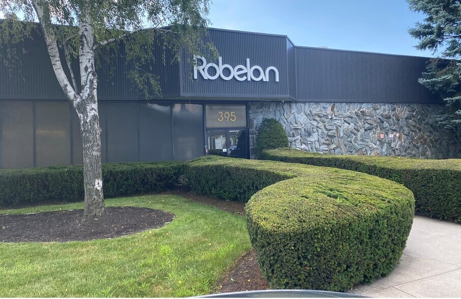 395 Westbury Blvd, Hempstead, NY à louer - Photo principale – Image 1 sur 19