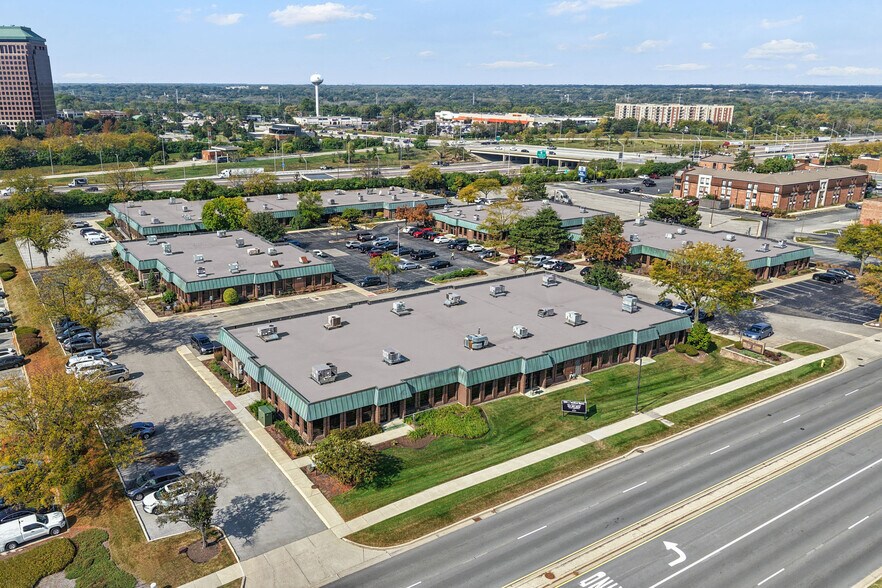 3030-3140 Finley Rd, Downers Grove, IL à louer - Photo de l’immeuble – Image 1 sur 9
