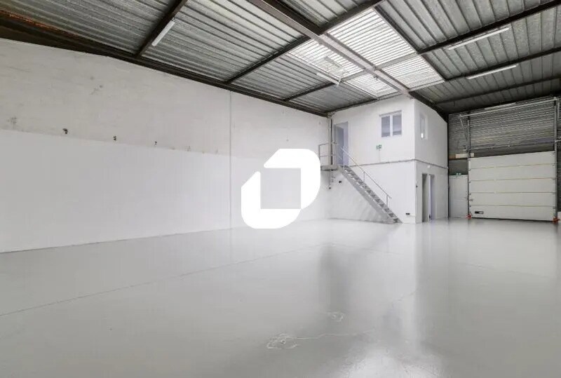 Local d’activités dans SAINT-OUEN-L'AUMONE à louer - Photo de l’immeuble – Image 2 sur 5