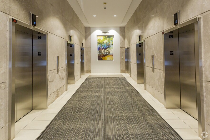 444 7th Ave SW, Calgary, AB à louer - Hall d’entrée – Image 3 sur 9