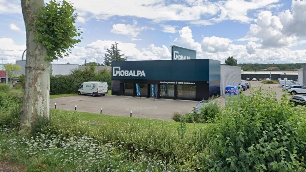 Local commercial dans Péronnas à louer Photo de l’immeuble– Image 1 sur 2