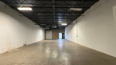 837 Oakton St, Elk Grove Village, IL à louer Photo intérieure– Image 2 sur 6