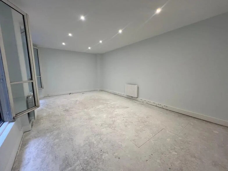 21 Place De La République, Paris à louer - Photo de l’immeuble – Image 2 sur 6