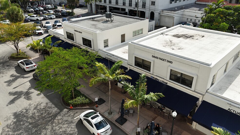 246 Giralda Ave, Coral Gables, FL à louer - Photo de l’immeuble – Image 2 sur 8