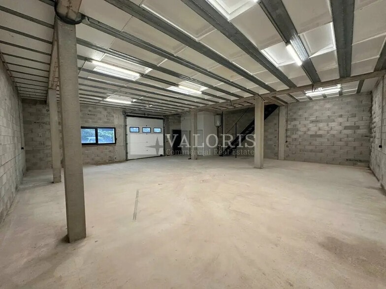 10 Rue Guy De Maupassant, Les Pennes-Mirabeau à louer - Photo de l’immeuble – Image 2 sur 8