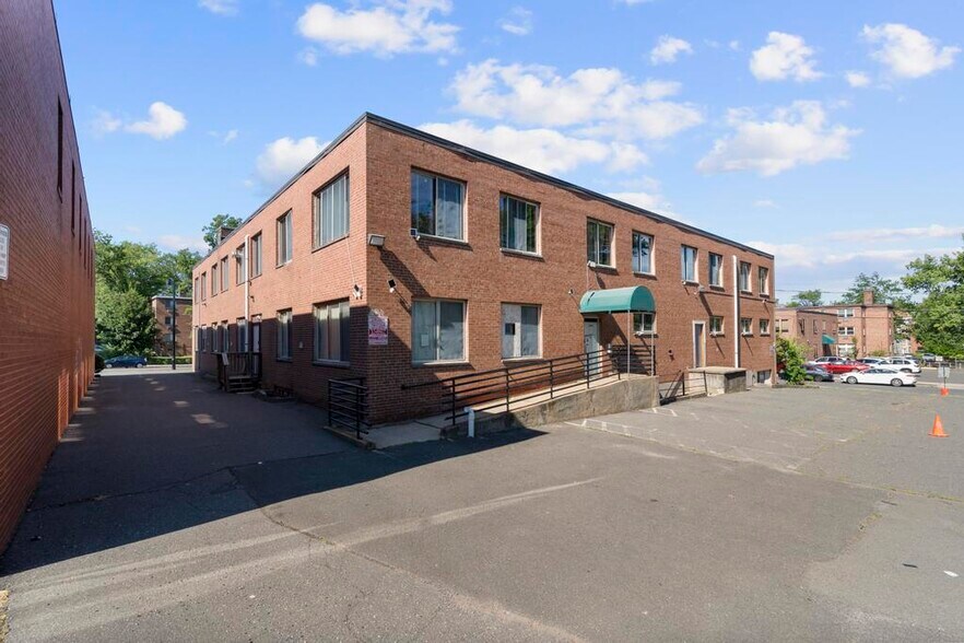 621 Farmington Ave, Hartford, CT à vendre - Photo de l’immeuble – Image 3 sur 23