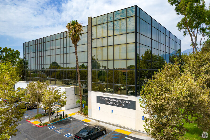 337 N Vineyard Ave, Ontario, CA à louer - Photo de l’immeuble – Image 3 sur 20