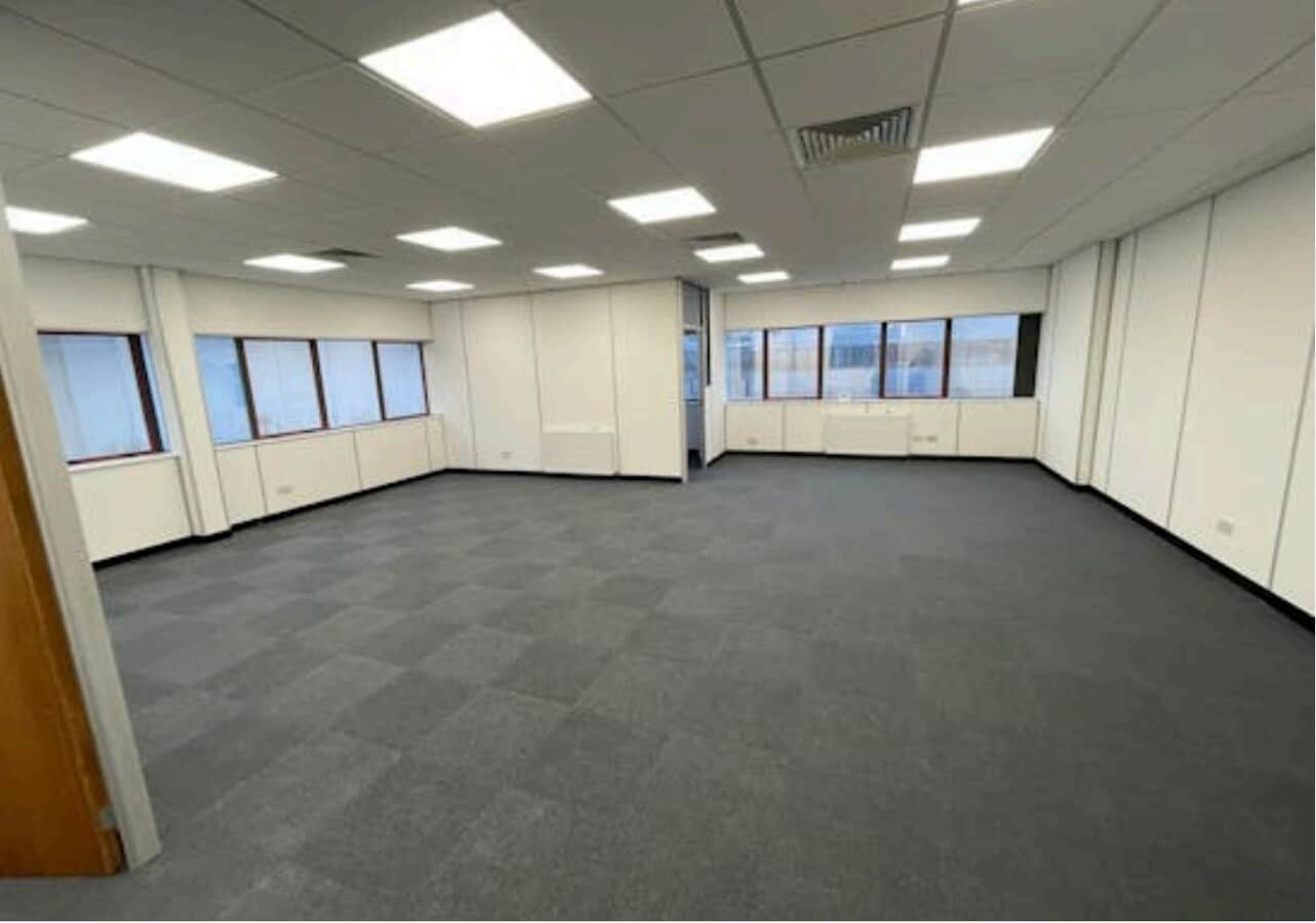 Broadfields Ct, Aylesbury, BKM HP19 8BU - Lot 1A -  - Photo intérieure - Image 2 of 5