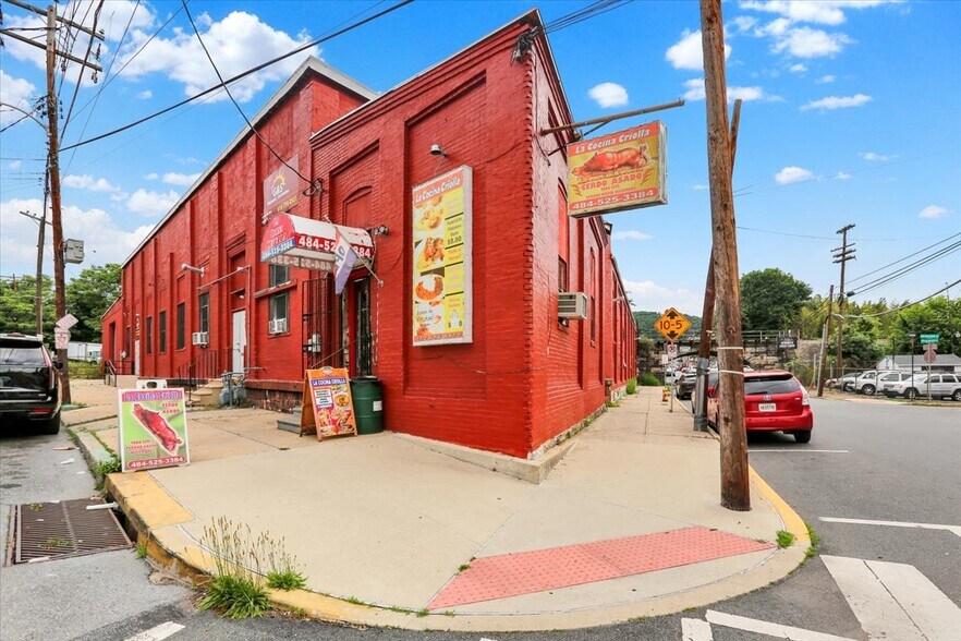 701 Bingaman St, Reading, PA à vendre - Photo de l’immeuble – Image 2 sur 59