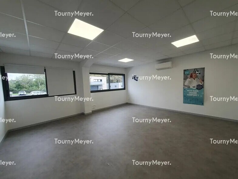 Bureau dans Pompignac à louer - Photo de l’immeuble – Image 3 sur 7