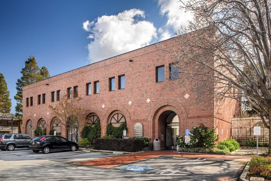 2400 Broadway, Redwood City, CA à louer - Photo de l’immeuble – Image 3 sur 5