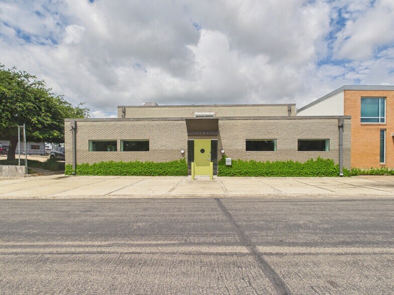 1111 Lagoon Dr, Dallas, TX à vendre - Photo de l’immeuble – Image 1 sur 23