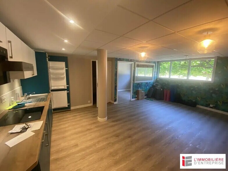 Local commercial dans Dinard à louer - Photo intérieure – Image 1 sur 3