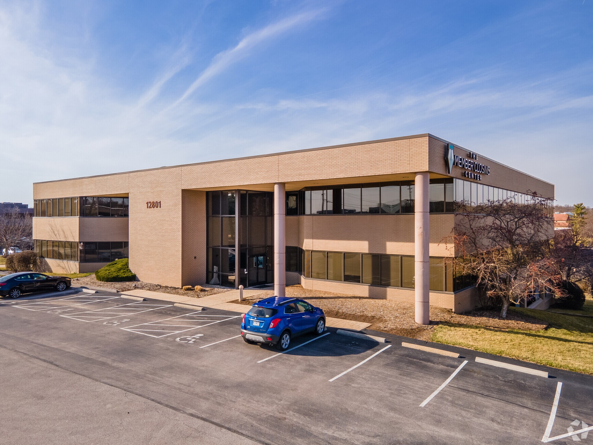 12801 Flushing Meadows Dr, Des Peres, MO à louer Photo de l’immeuble– Image 1 sur 5