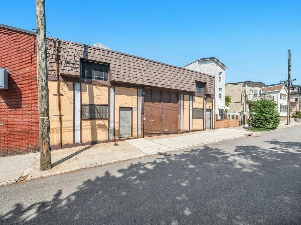 1424 118th St, College Point, NY à vendre Photo de l’immeuble– Image 1 sur 26