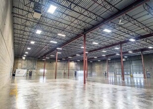 6100 Kingsland Dr, Burnaby, BC à louer Photo intérieure– Image 2 sur 5