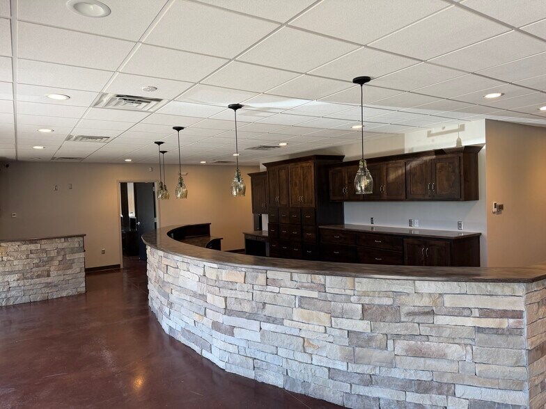 8576 N Green Hills Rd, Kansas City, MO à louer - Photo de l’immeuble – Image 2 sur 7