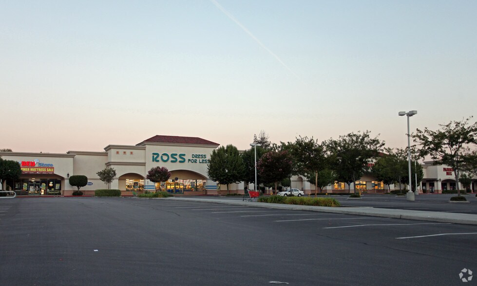 2305 Theater Dr, Paso Robles, CA à louer - Photo principale – Image 1 sur 10